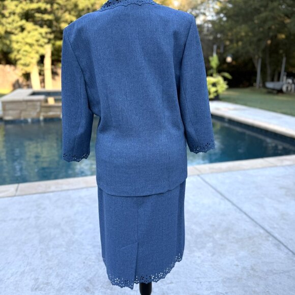 BEAUTIFUL ALFRED DUNNER BLUE SUIT-SKIRT SET WITH EYELET TRIM- PERFECT FOR SUMMER - Picture 5 of 5